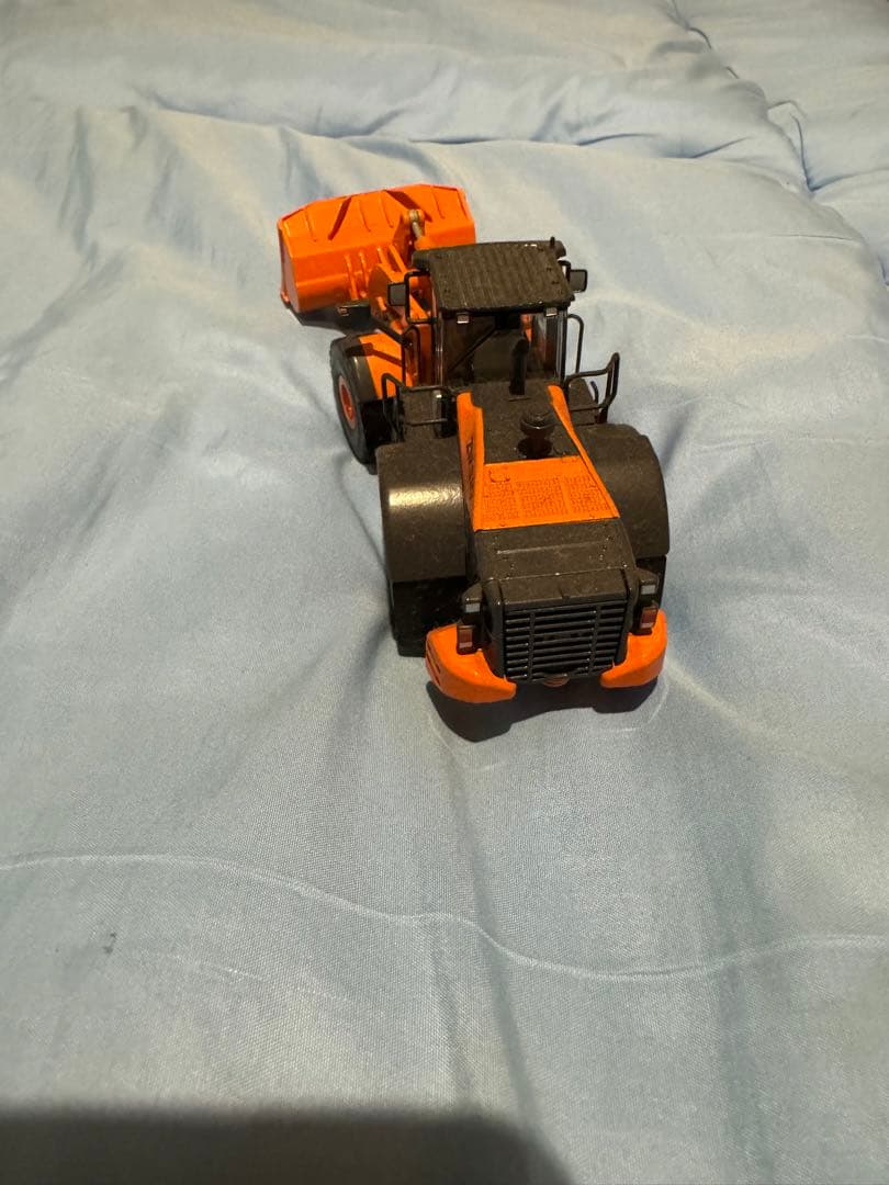 ミニカー HITACHI ZW310