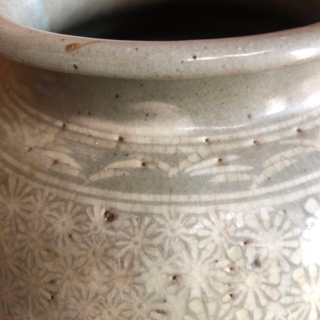 類品の少ない李朝花三島大壺桐箱入