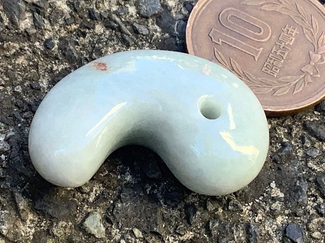 ✳赤褐色入り糸魚川翡翠アイスジェイド*高額勾玉　鑑定鑑別書付本物をお持ちください