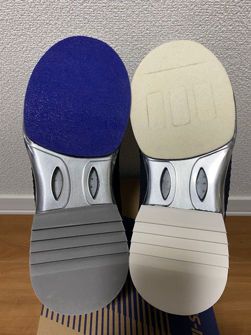 ボウリングシューズ