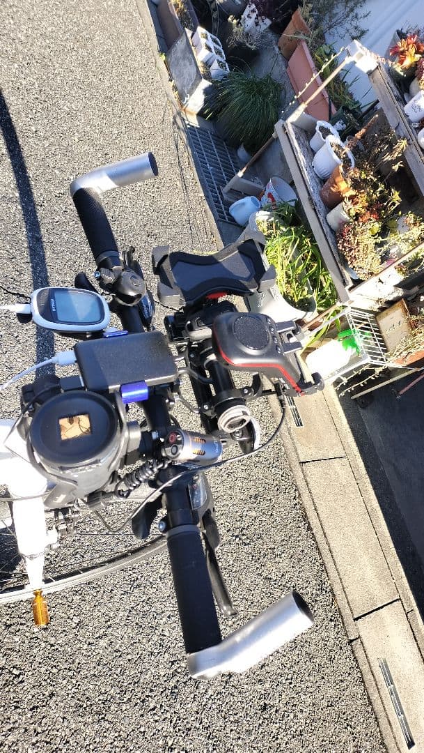 NESTOスポーツバイク ホワイト DETONATORタイヤ700✖32c