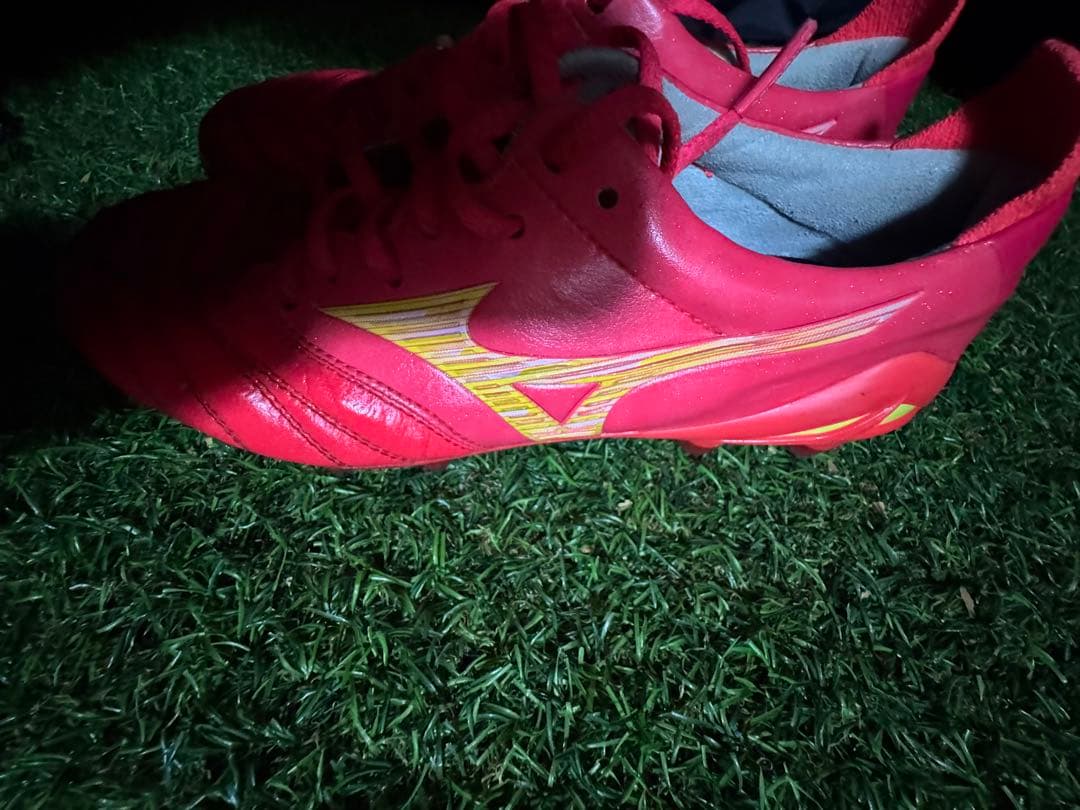 Mizuno Morelia NEO サッカーシューズ 赤