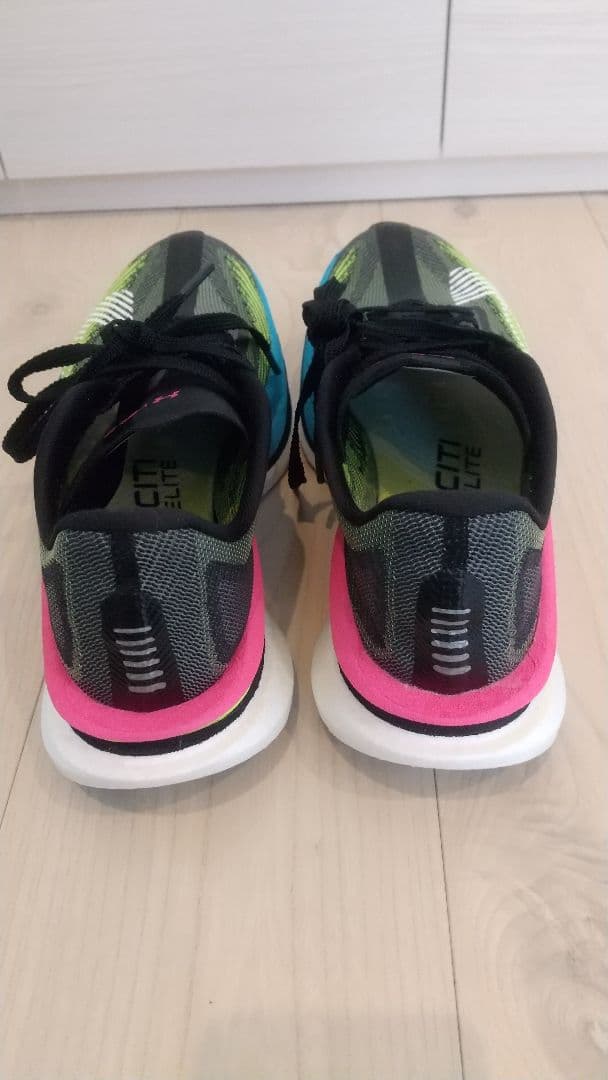 Under Armour UAベロシティ エリート3