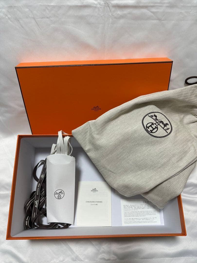 HERMES箱と巾着袋×2枚と靴紐セット