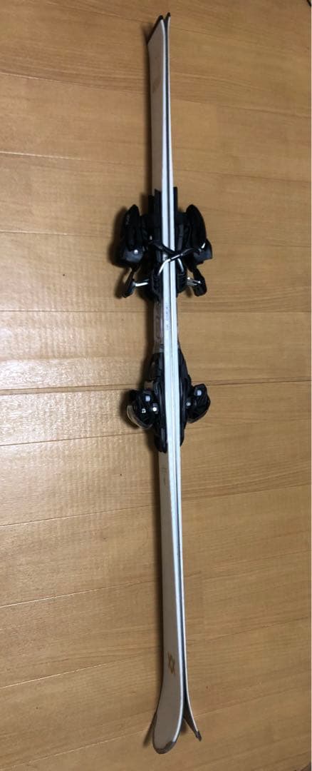 ドイツブランドのフォルクル　バインディング付きスキー板 とブーツのセット