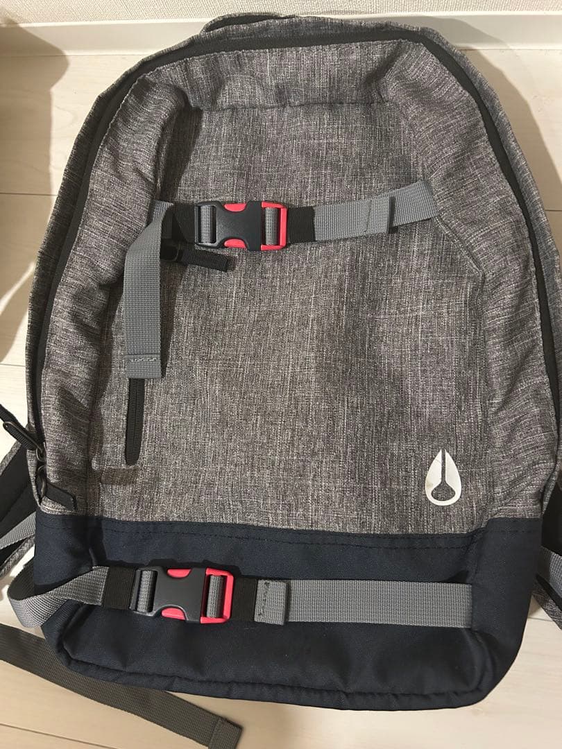 NIXON リュックサック グレー　新品未使用