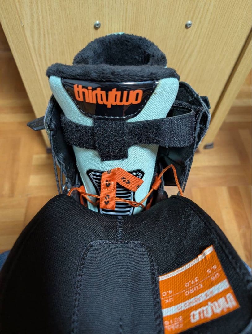 thirtytwo（サーティーツー ）スノーボード ブーツ