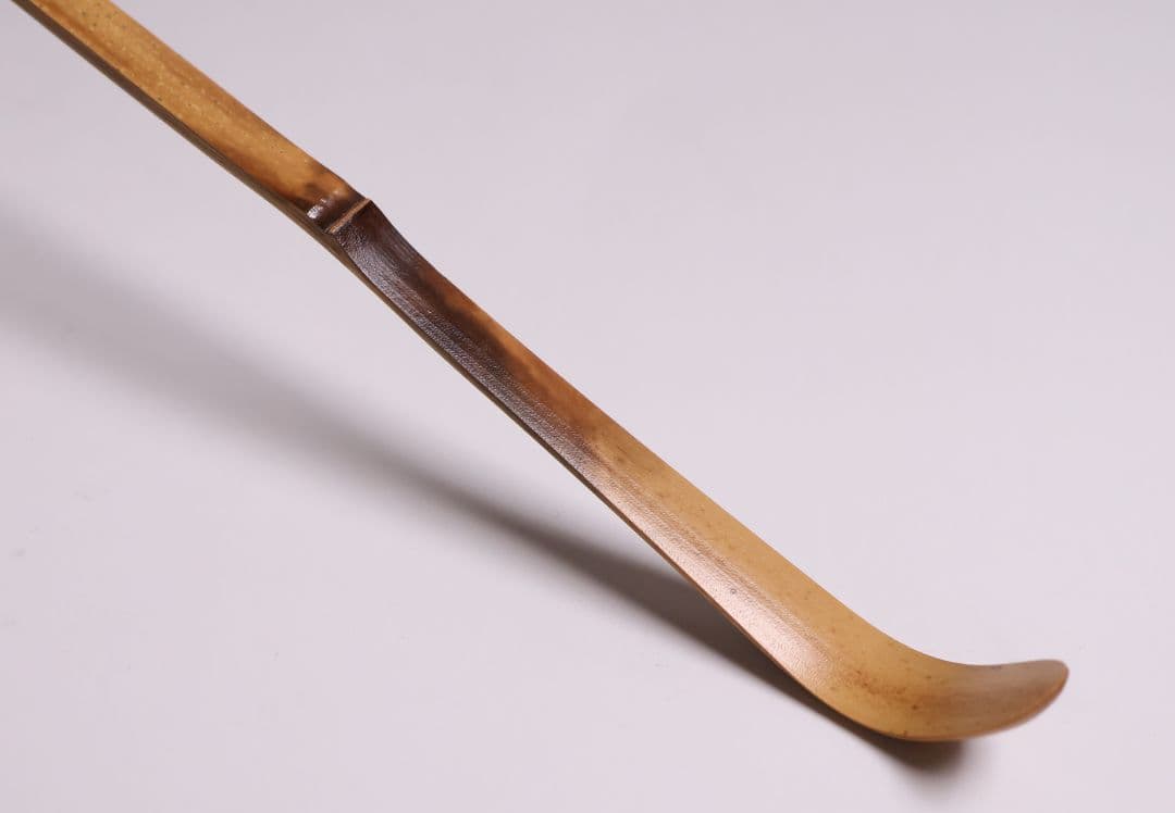 茶道具 大徳寺 三玄院 長谷川寛州 銘「松風」シミ竹茶杓 野々村淡完【CM343