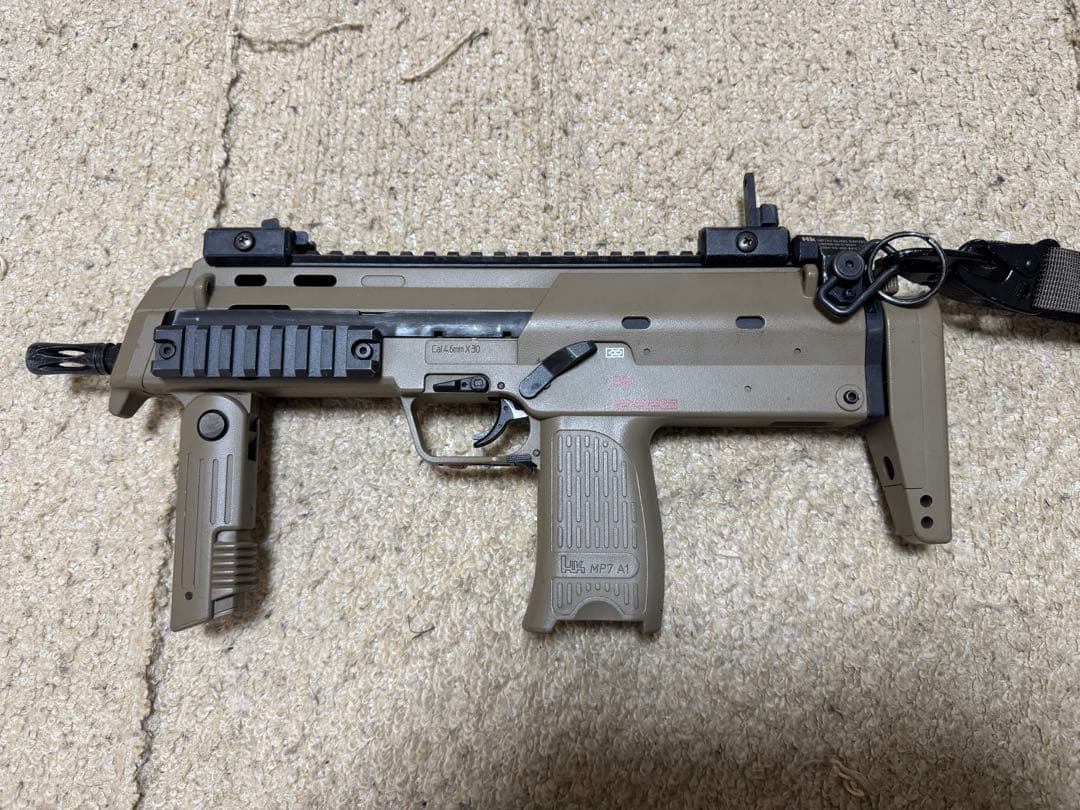【東京マルイ】 ガスブローバックガン MP7A1 タンカラー マガジン5本付き