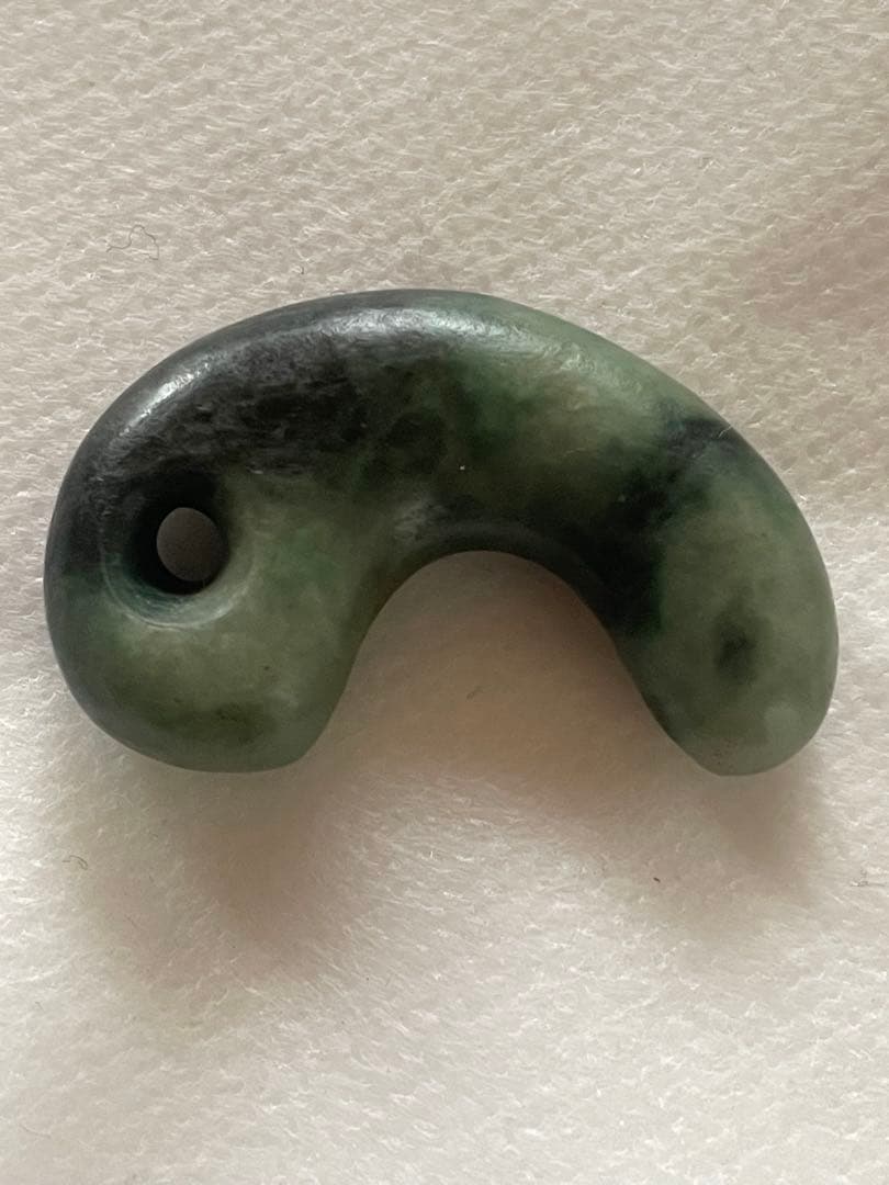 古墳時代　糸魚川　翡翠勾玉　出土品