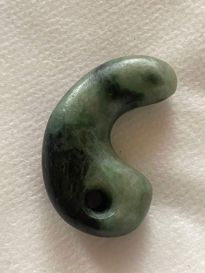 古墳時代　糸魚川　翡翠勾玉　出土品