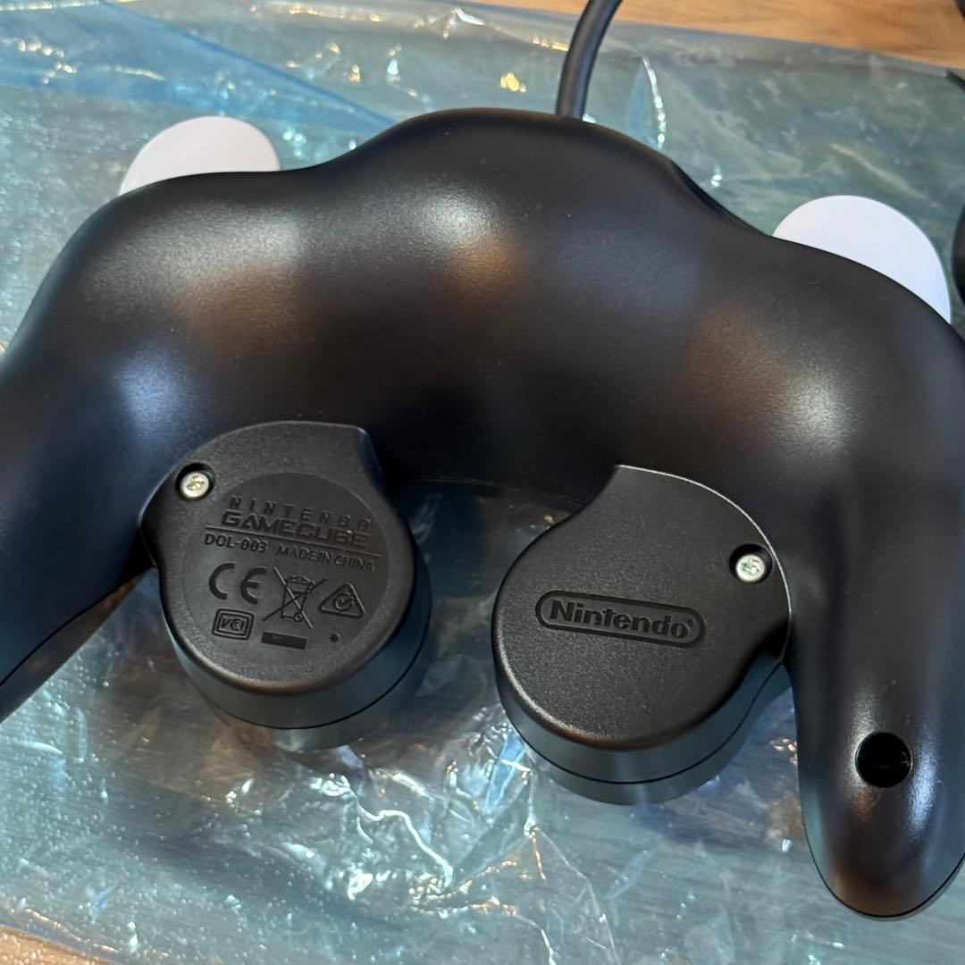 6-186【美品】ゲームキューブコントローラ スマブラブラック 4個 接続タップ