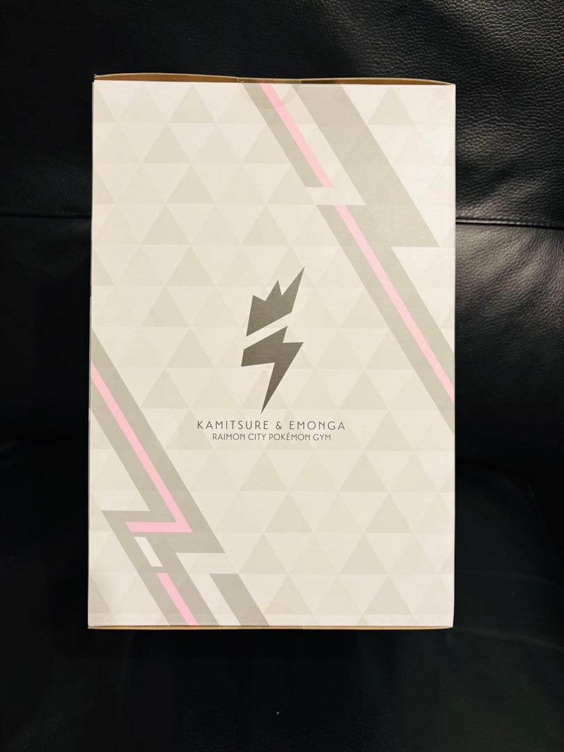 ポケモンセンター カミツレ & エモンガ フィギュア