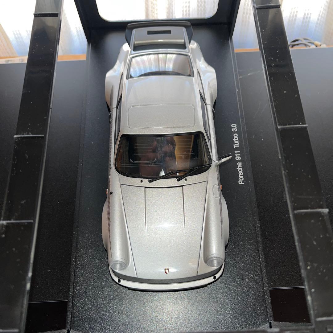 オートアート1/18 ポルシェ911（930）ターボ3.0シルバー