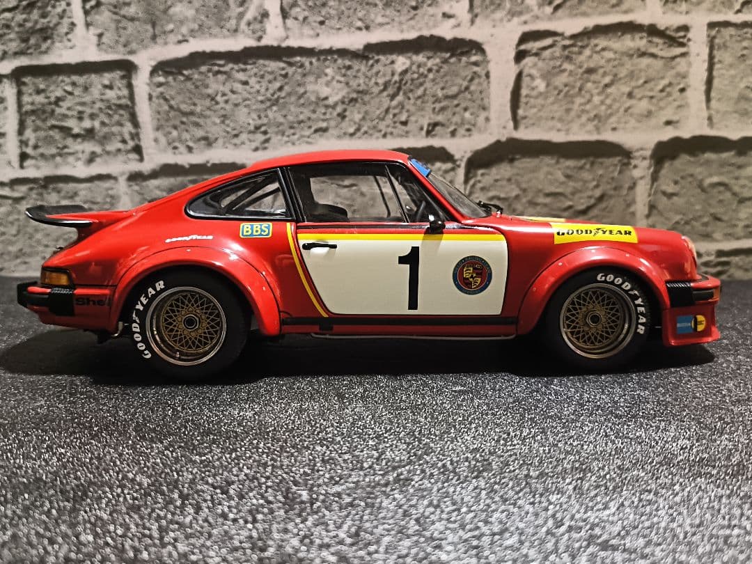 エグゾト 1/18 ポルシェ 934RSR #1 GTチャンピオン 1976