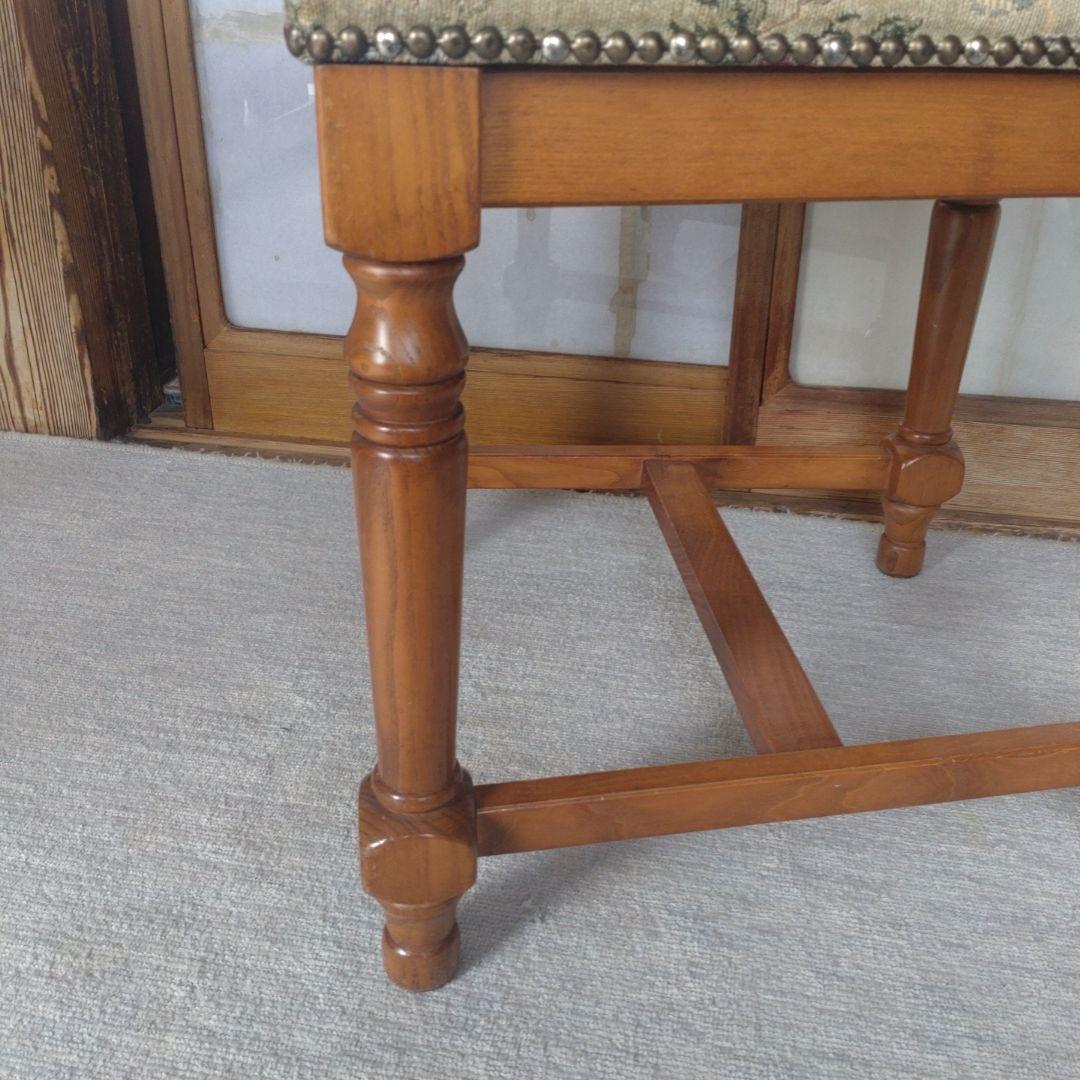 【英国アンティーク調】ダイニングチェア ゴブラン織 花柄 鋲打ち 木製　2/4