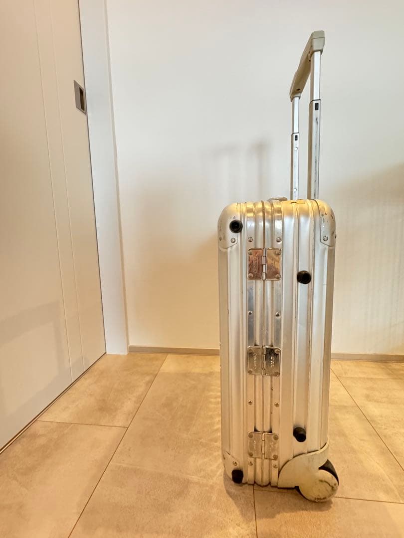 リモワ トパーズ 2輪 32L アルミスーツケース　青ロゴ　機内持込可