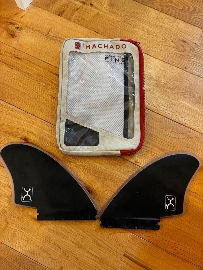 FireWire MACHADO サーフボードフィン 黒と赤 ケース付き