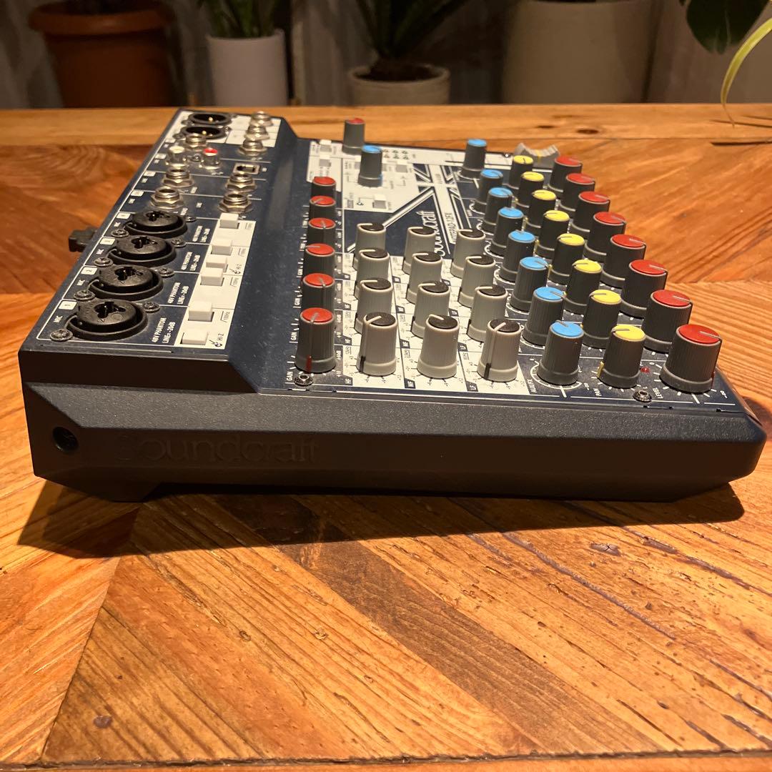 Soundcraft NOTEPAD-12FX ミキサー