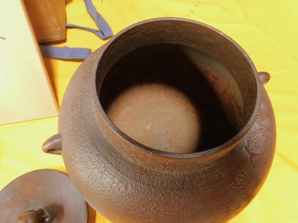 お茶道具まとめての1部・茶釜です