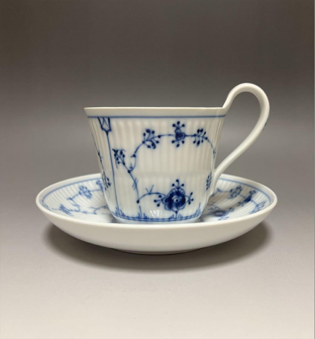 ブルーフルーテッド プレイン ハイハンドルカップ&ソーサー ②