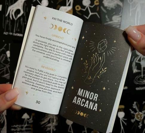 新品　漆黒の金箔エッジ 怖くて優しいタロットカード 全78枚 ブラックナイト