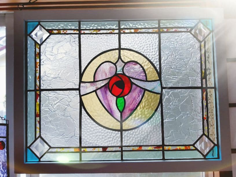 ステンドグラス製　ハートローズのサンキャッチャーパネル