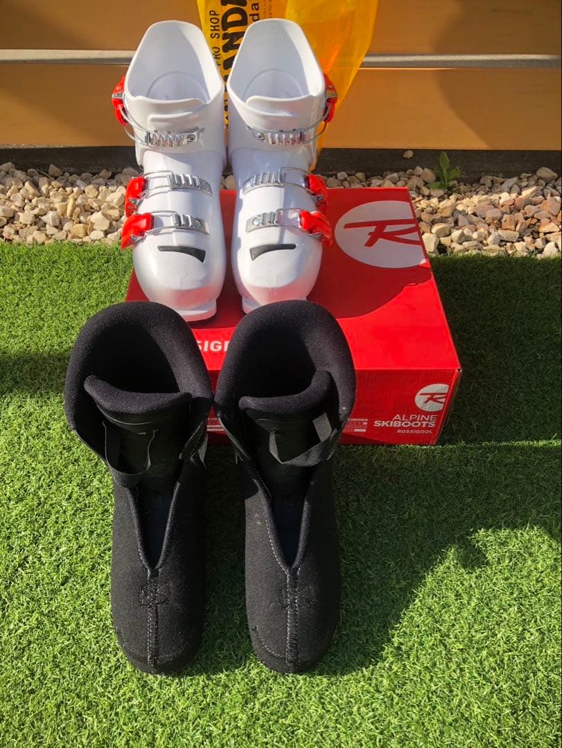 スキー板　靴　ジュニアスキー ATOMIC REDSTER Ｊ２ 130cm