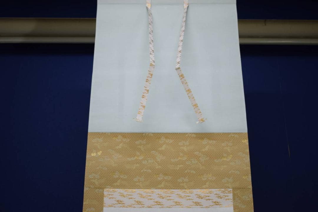 真作/近藤杉石/春眠不覚暁/梅に小禽図/桐共箱付/布袋屋掛軸HH-714