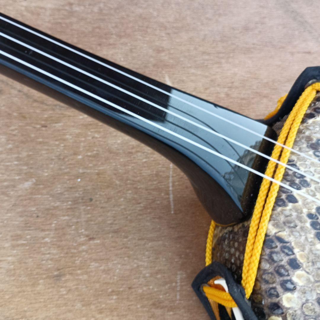 c*0様 4052）沖縄三線　蛇皮　ケース付