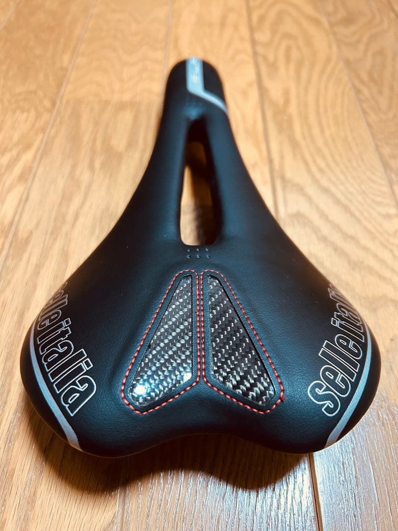 SLR Kit Carbonio Flow サドル Lサイズ ブラック