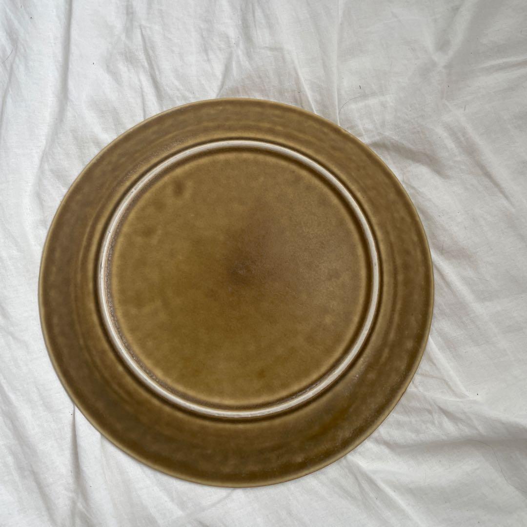 クイストゴー　ディナープレート　レリーフ