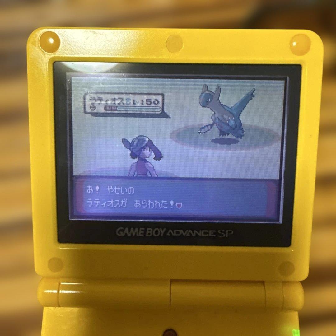 ゲームボーイアドバンスspピカチュウデザイン、ポケモンエメラルドソフトセット