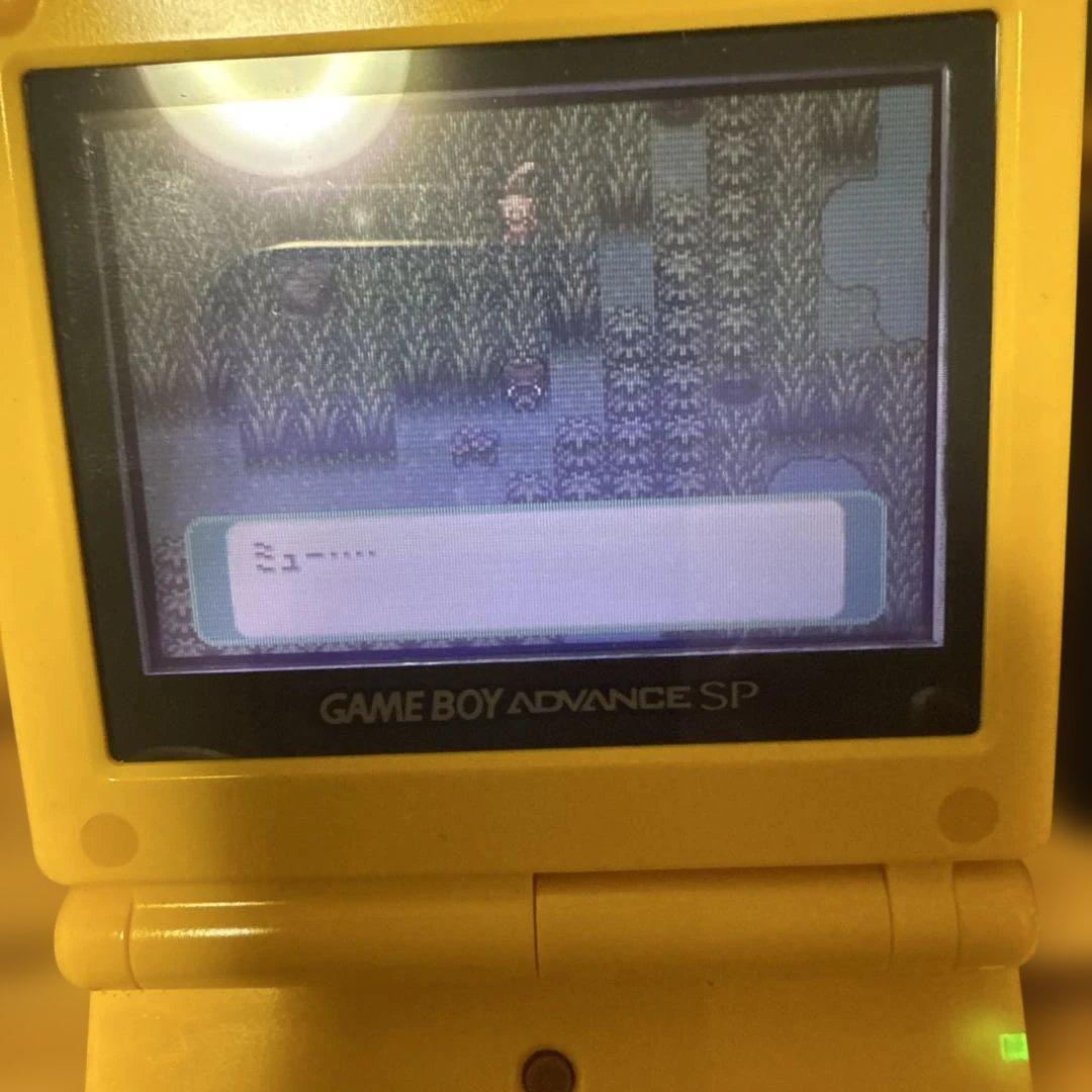 ゲームボーイアドバンスspピカチュウデザイン、ポケモンエメラルドソフトセット