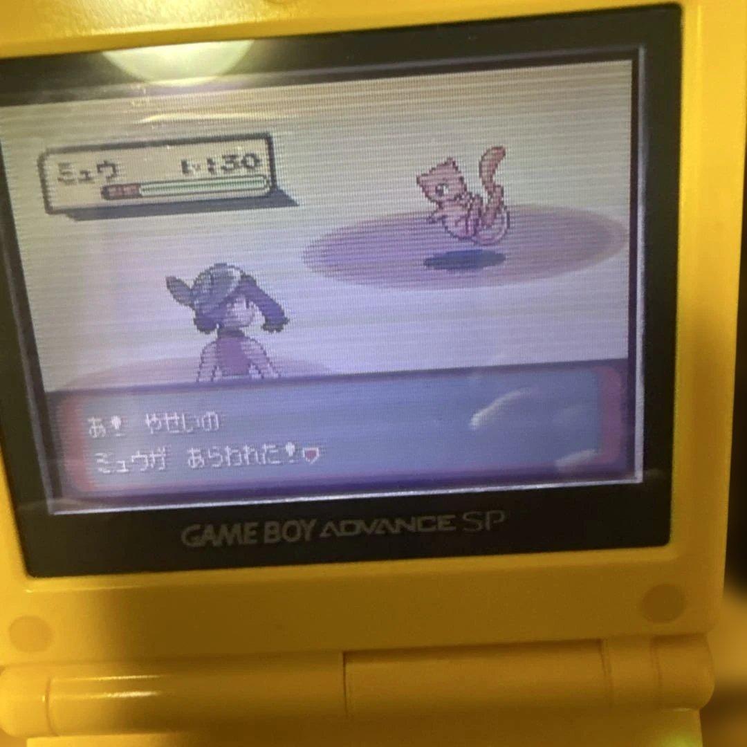 ゲームボーイアドバンスspピカチュウデザイン、ポケモンエメラルドソフトセット