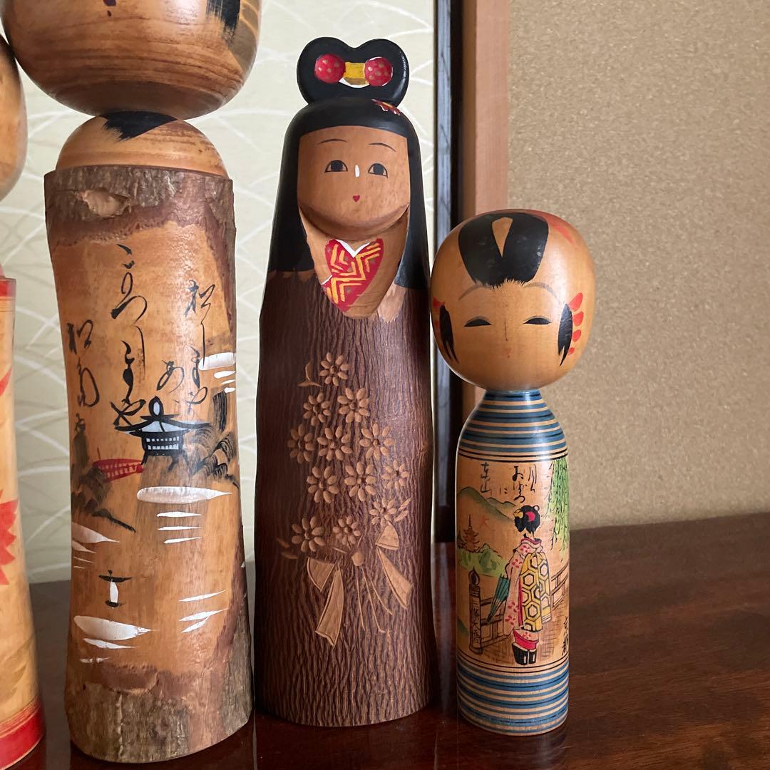 伝統的な手描き木製こけし