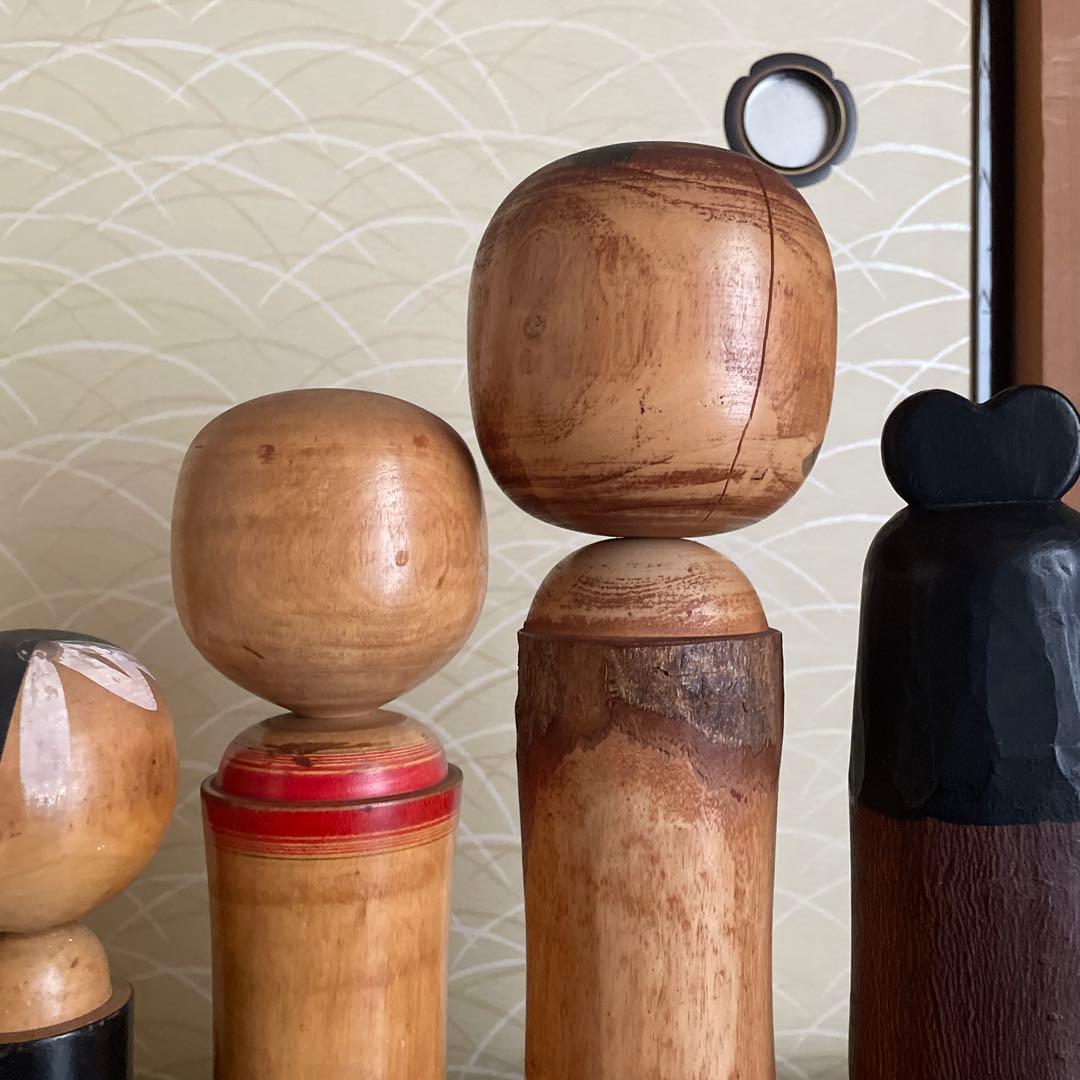 伝統的な手描き木製こけし