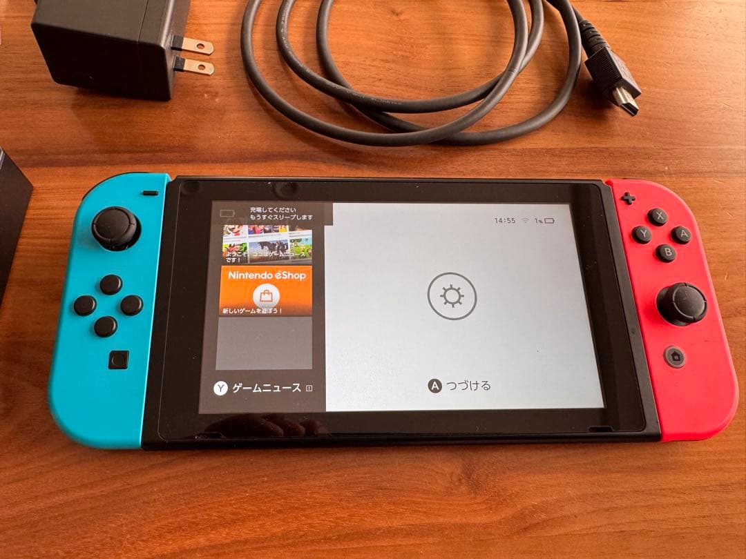 ニンテンドースイッチ　ネオンブルー、レッド