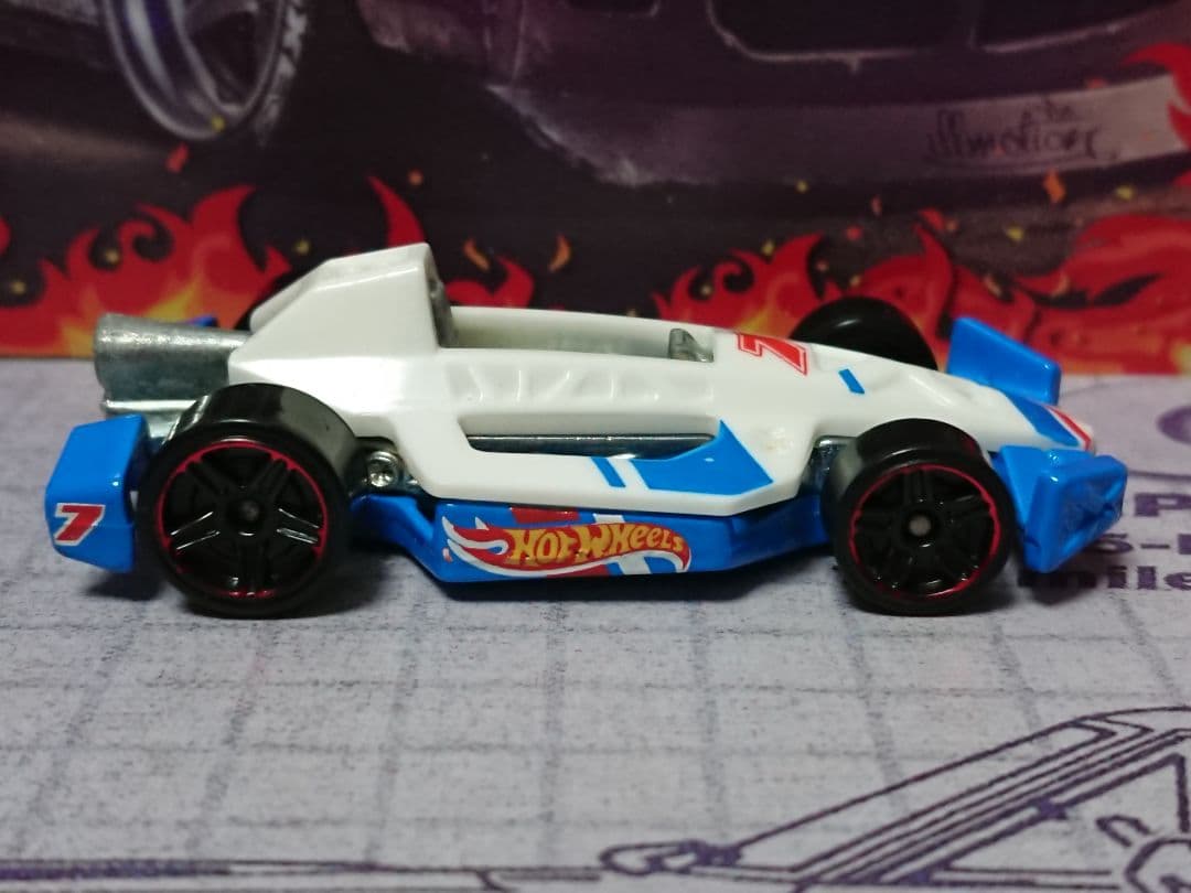 アロー ダイナミック / ホワイト