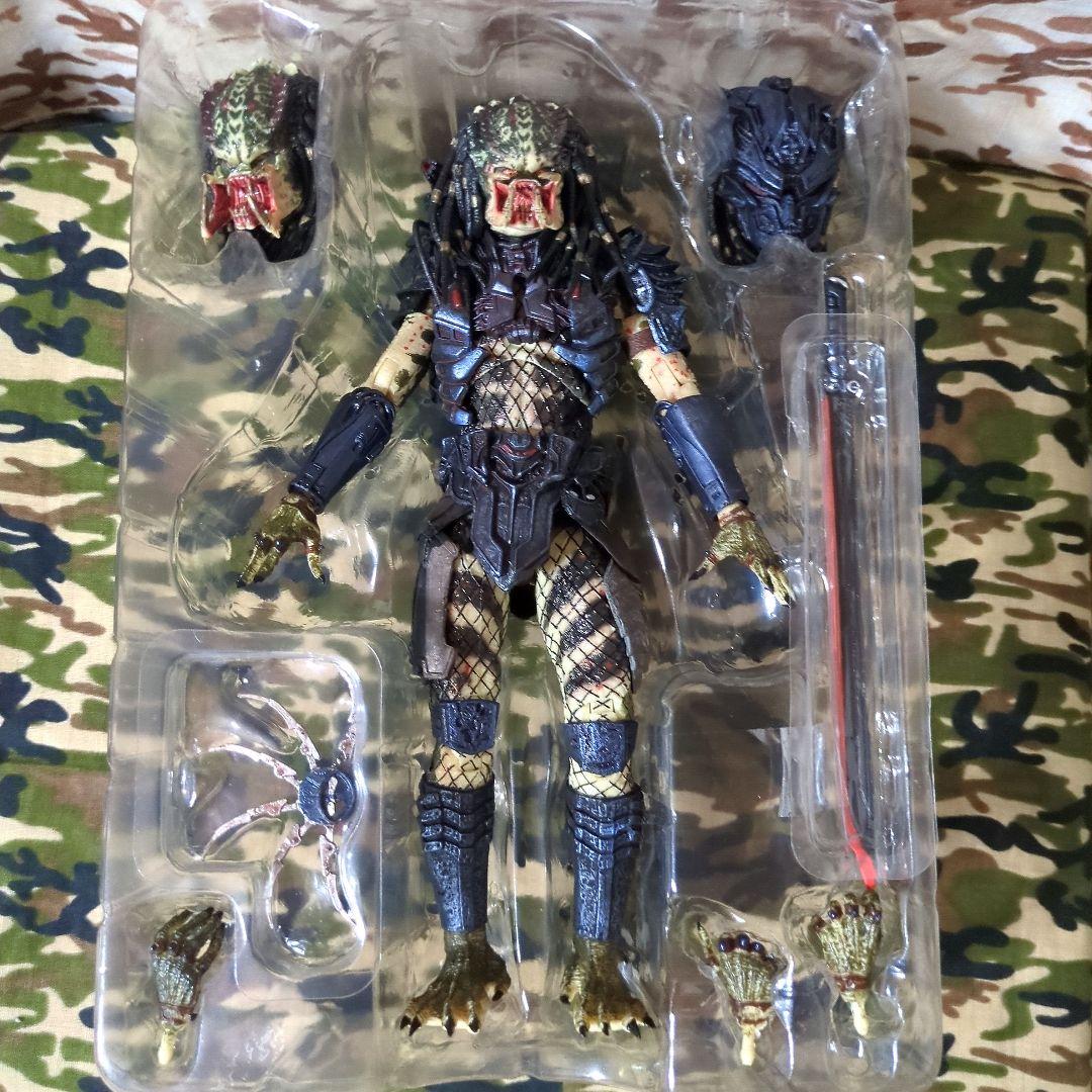 NECA ／アルティメット・アーマードロスト•プレデター《中古開封品》