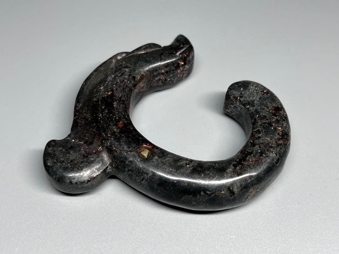 古美術　玉豚竜　紅山文化　C型玉礼器　祭祀器　根付　お守り　石鉄隕石磁石に反応有