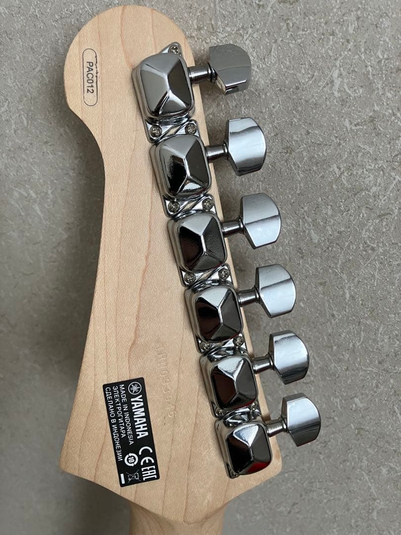 YAMAHA PACIFICA 012 レッドメタリック