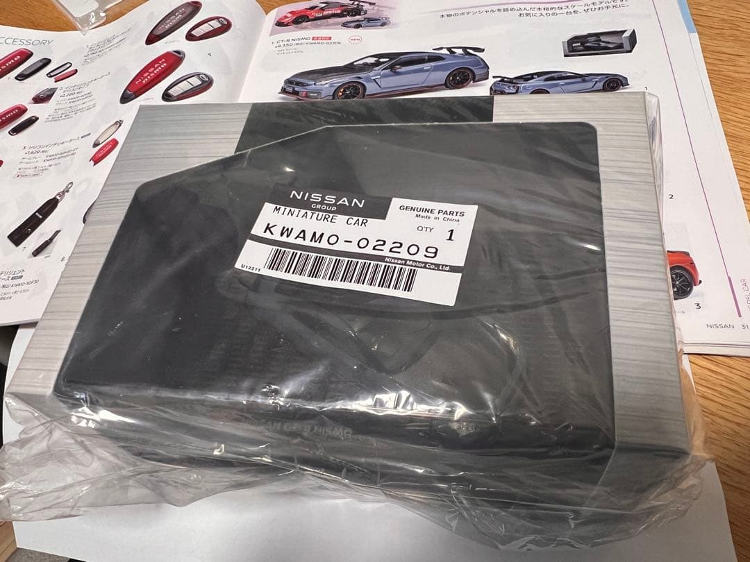 テール用ミラー付きNISSAN公式GT-R NISMOミニカー1/43スケール