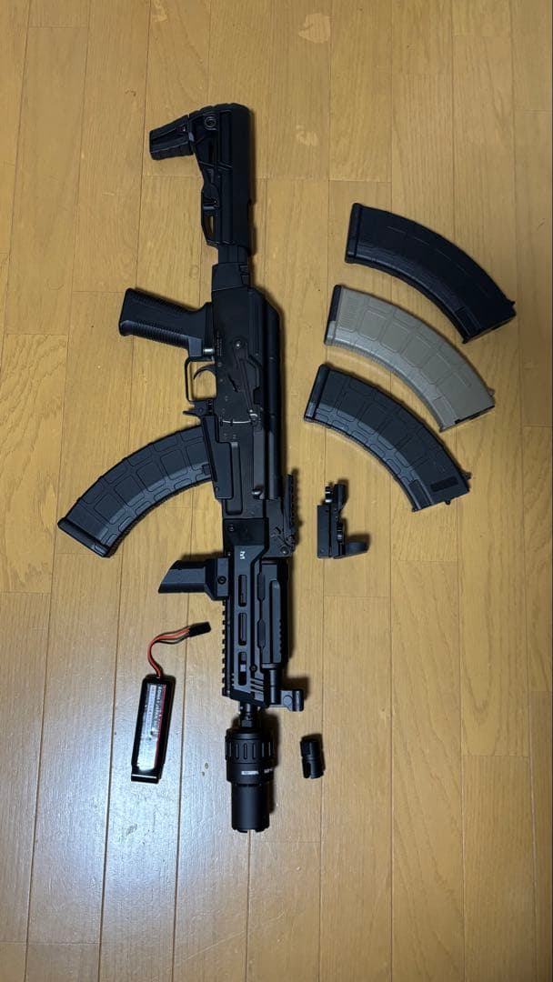 【盆休みSALE】東京マルイAKストーム　サイト　マガジン　バッテリー付き