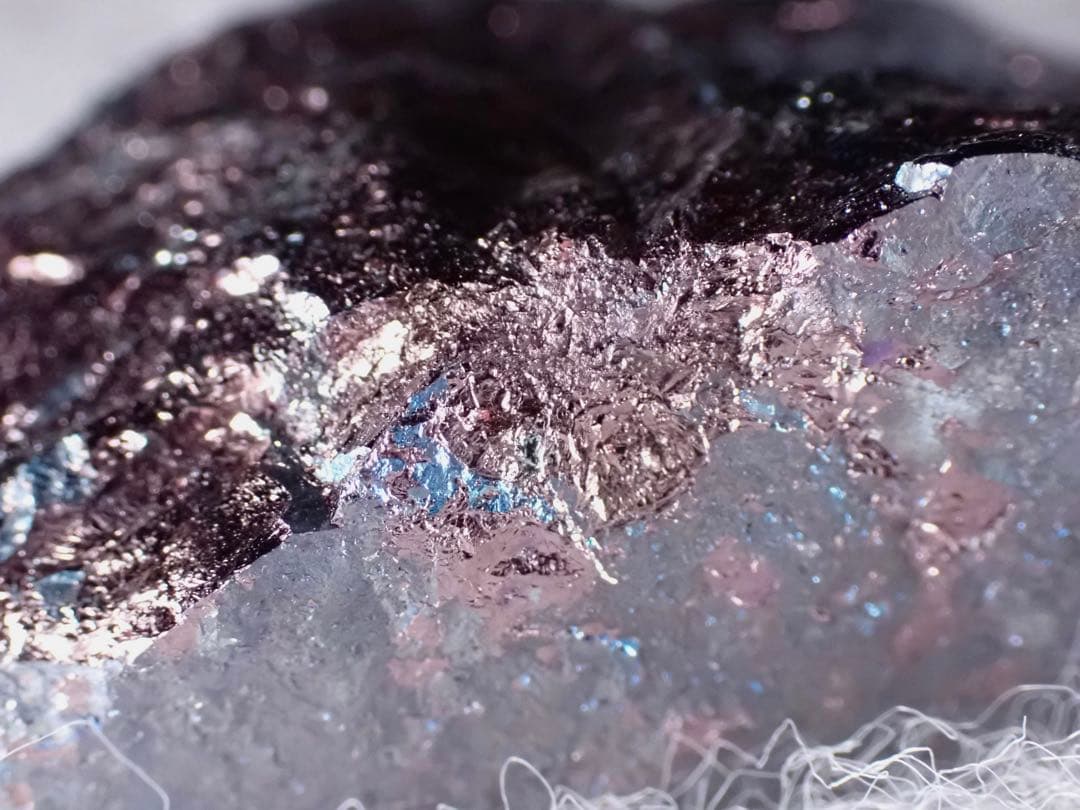 斑銅鉱、レニエル鉱、砒四面銅鉱他　キプシ鉱山