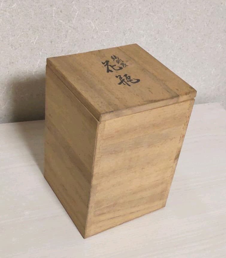 鋳銅製　花瓶