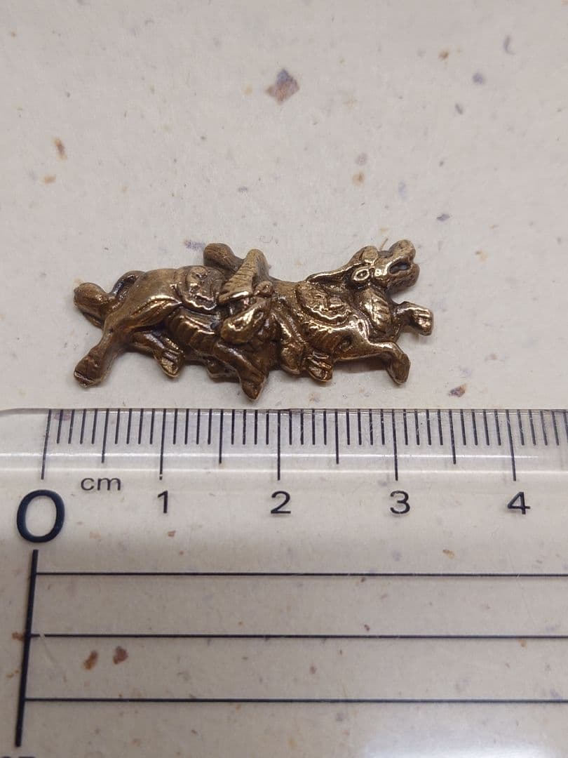 目貫、真鍮地？麒麟二匹図