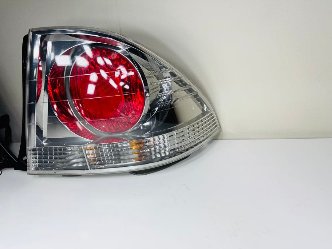 トヨタ　アルテッツァ　純正テールランプ　右左セット