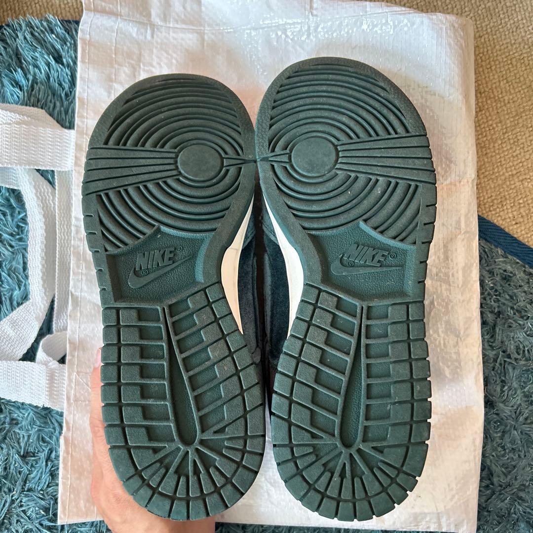 Nike ダークグリーン スニーカー