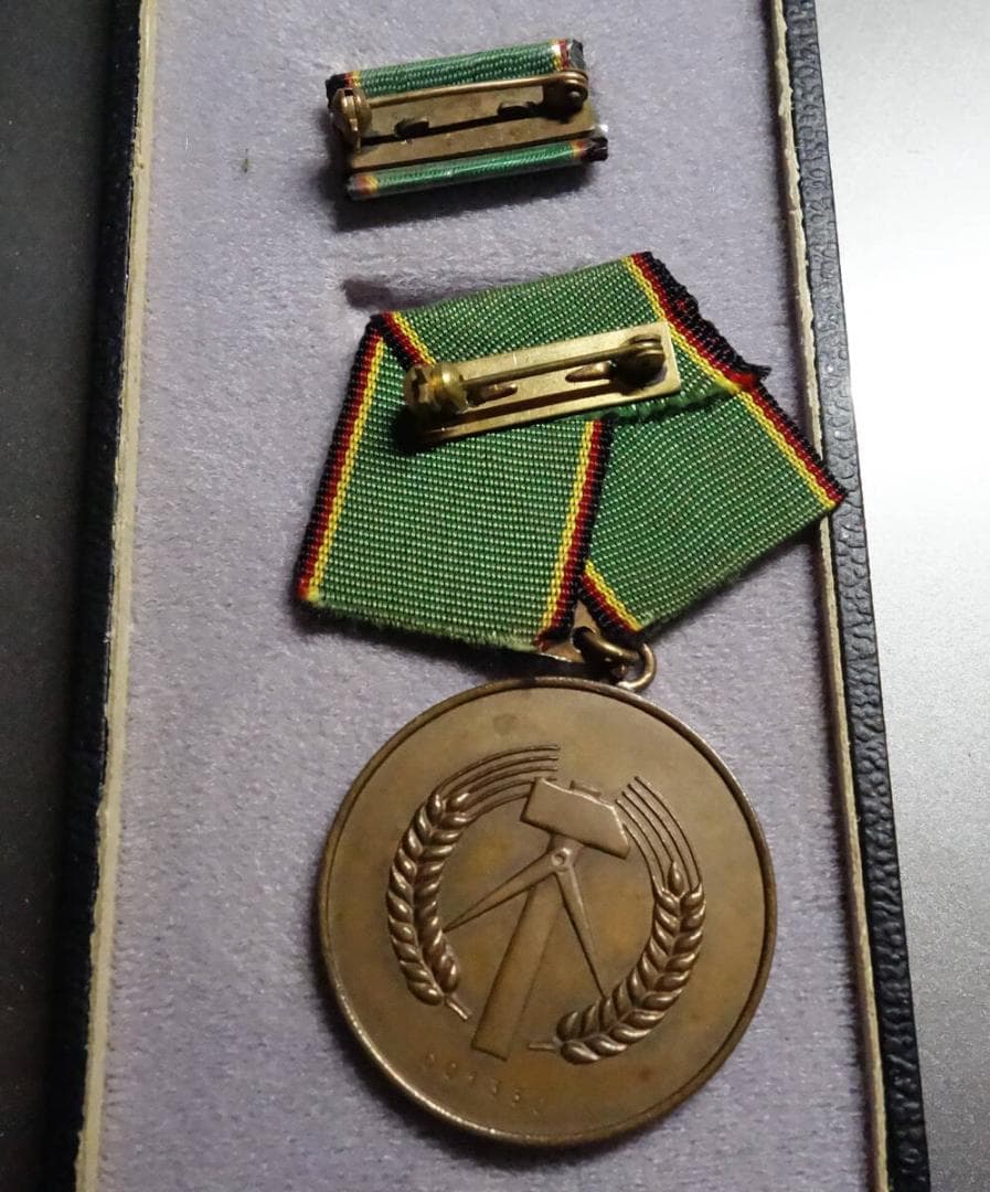 KVP　精勤メダル　略綬　ケース付き　東ドイツ　東独　DDR